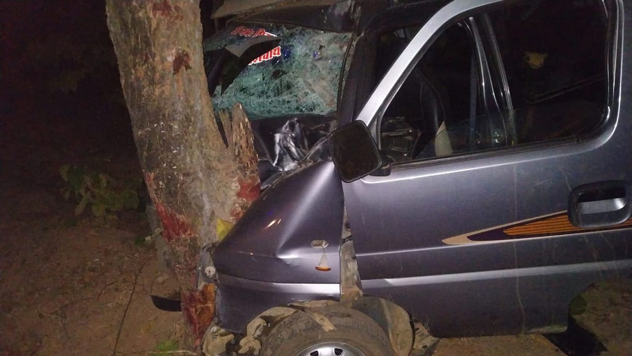 two children including four killed after car collided with tree in jashpur