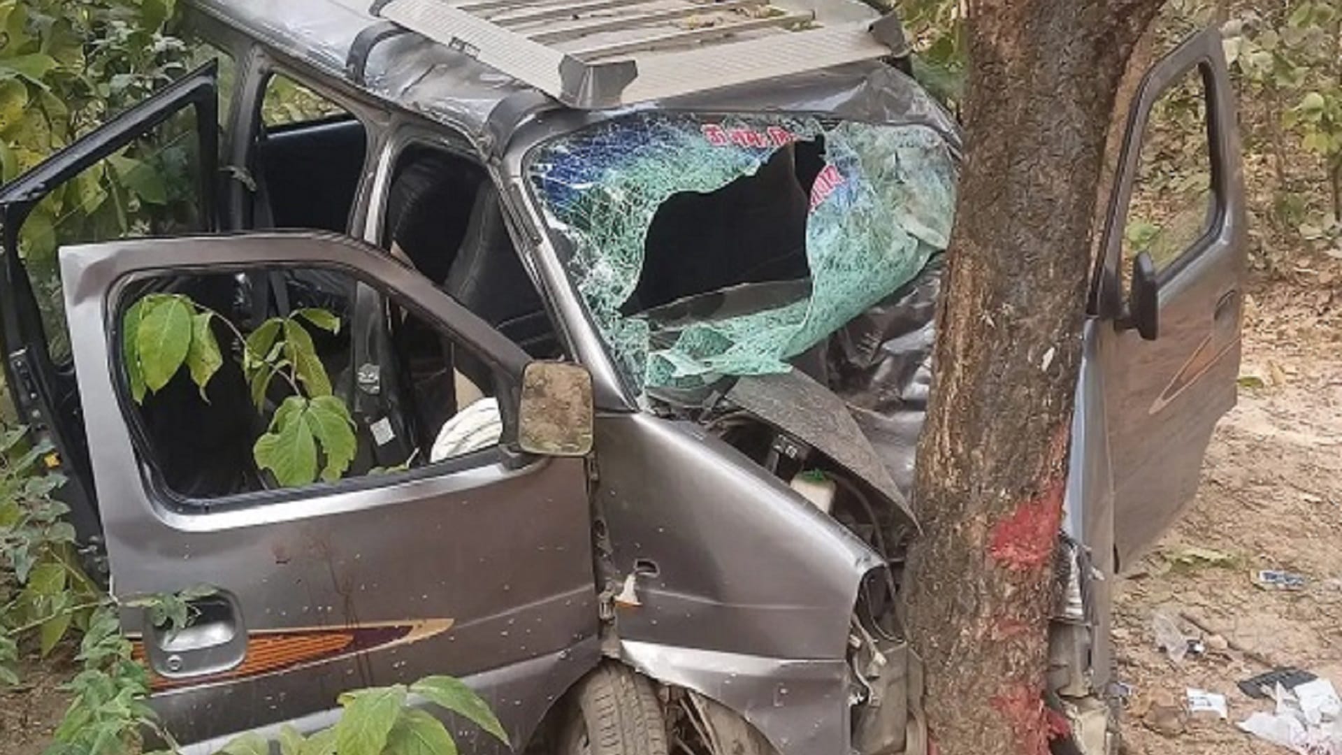 two children including four killed after car collided with tree in jashpur