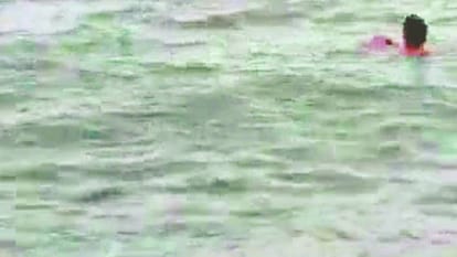 mother of engineer Deepak fasted for her safety in Agra