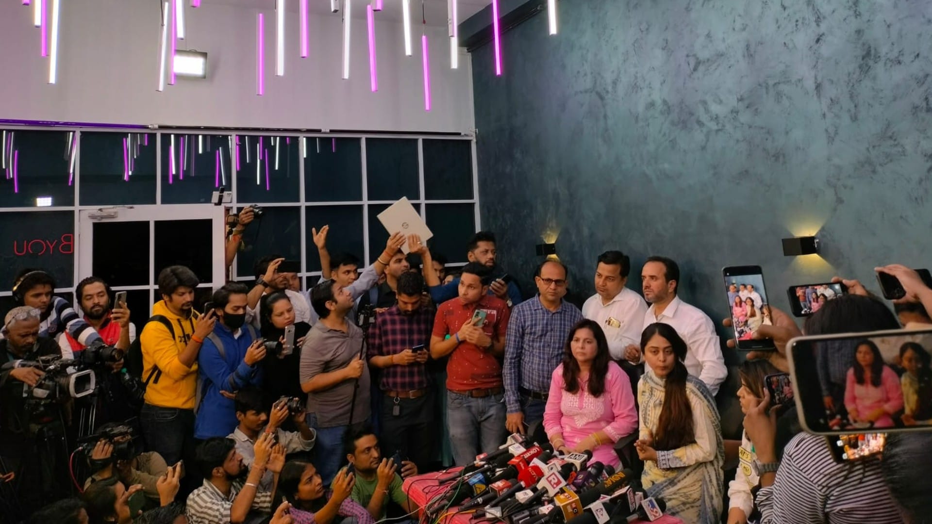 Tunisha Sharma Case mother force Actress to go Chandigarh Sheezan family clarify in press conference
