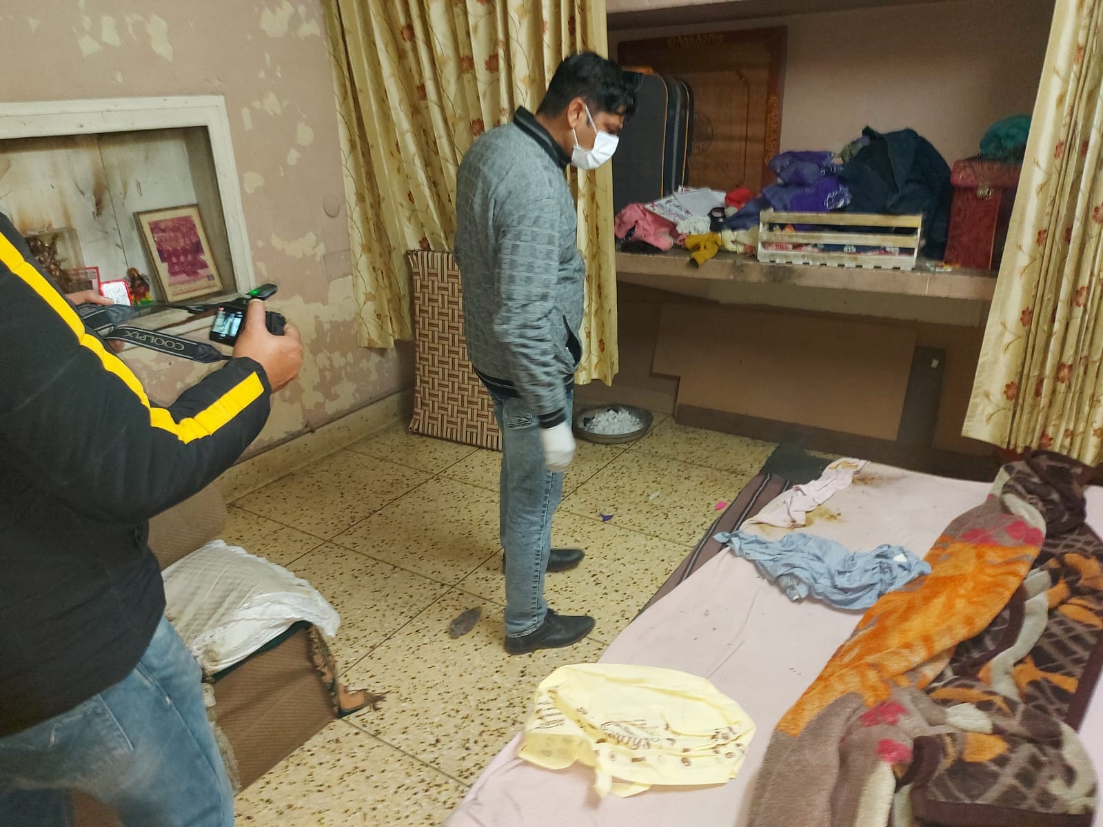 Meerut News: family slept to death on daughters birthday due to keeping bonfire in room