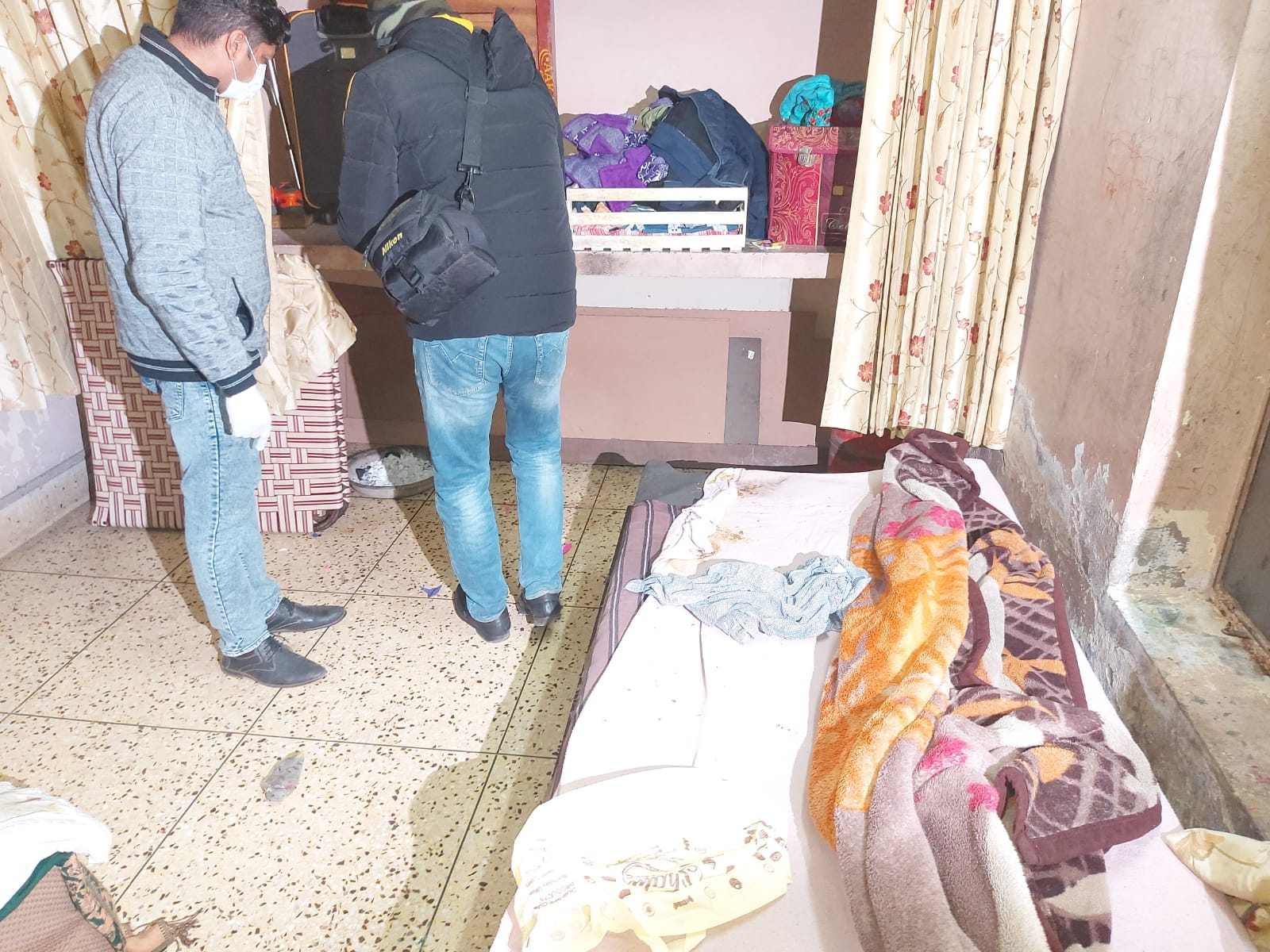 Meerut News: family slept to death on daughters birthday due to keeping bonfire in room