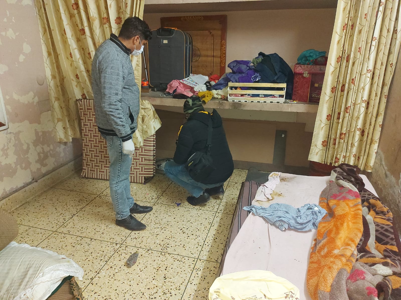 Meerut News: family slept to death on daughters birthday due to keeping bonfire in room