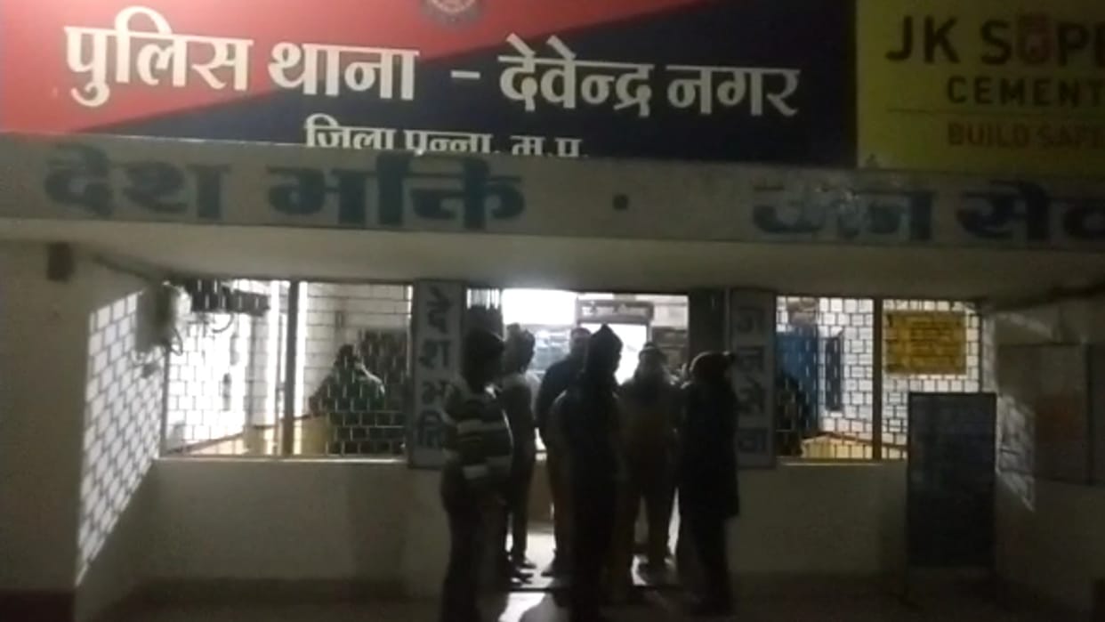 Station in-charge and head constable caught taking bribe dispute between Lokayukta and police in panna
