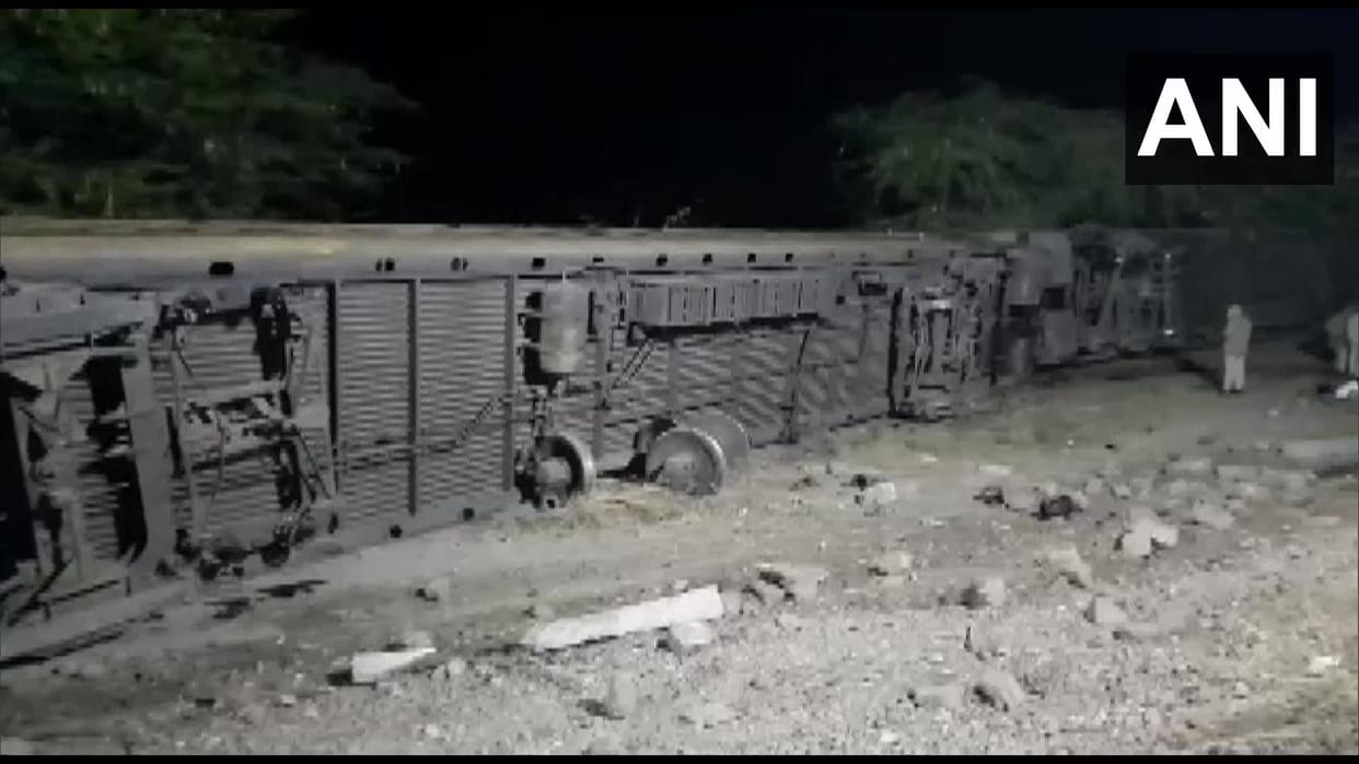 8 coaches of Bandra Terminus-Jodhpur Suryanagari Express train derailed in Pali Rajasthan