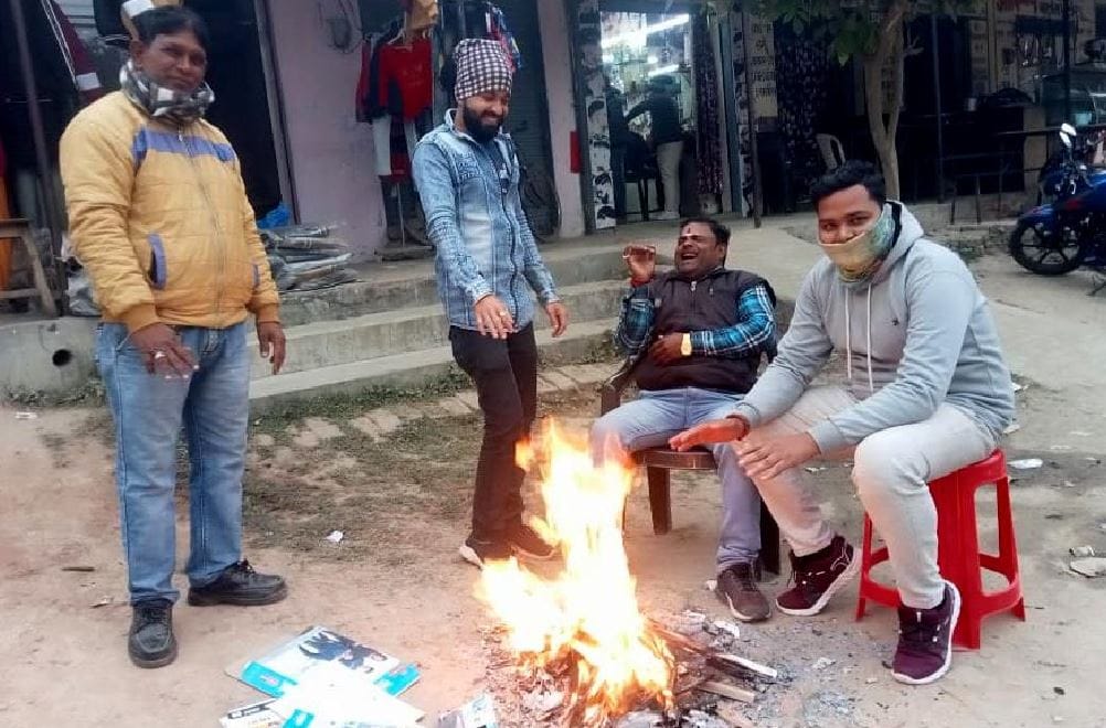 Weathr Update Varanasi fog and moist winds increased melting cold know forecast