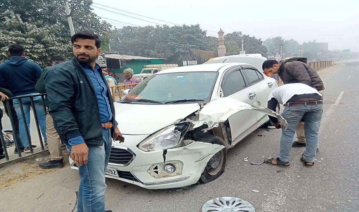 Car and bike collided head on in varanasi two friends injured who going on duty