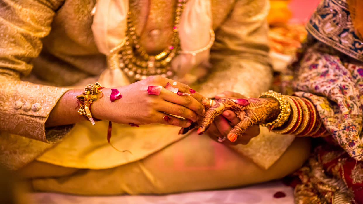 Wedding Fashion tips for stay warn in winters wedding