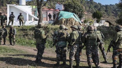 जम्मू-कश्मीर: प्रदेश से सेना की चरणबद्ध तरीके से वापसी स्थगित, सीमा पार की स्थिति को देखते हुए उठाया कदम Phased withdrawal army from Jammu Kashmir postponed, steps taken cross border situation