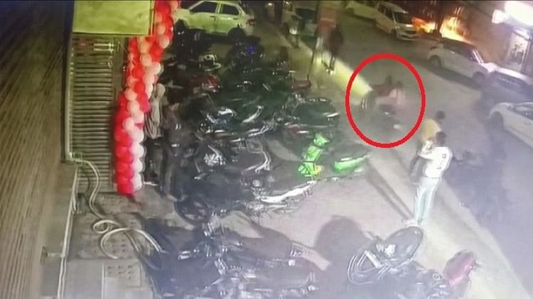 कंझावला केस: CCTV फुटेज से नया खुलासा, रात में दोनों लड़कियों के बीच हुआ था विवाद, फिर साथ स्कूटी से निकलीं Delhi case