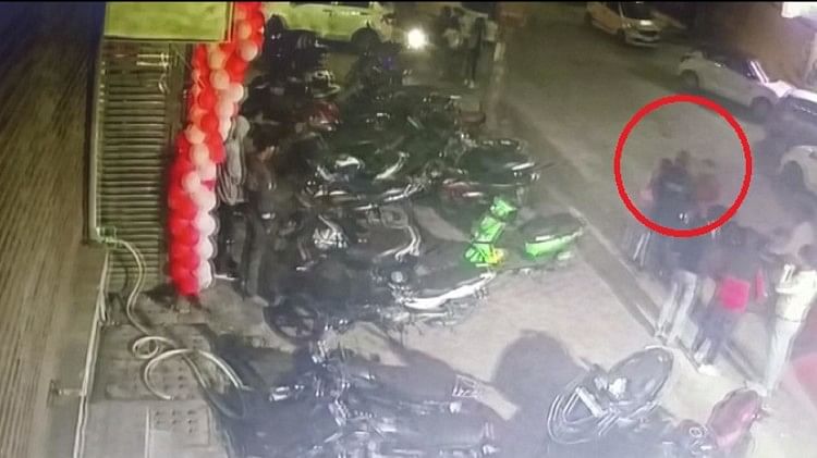 कंझावला केस: CCTV फुटेज से नया खुलासा, रात में दोनों लड़कियों के बीच हुआ था विवाद, फिर साथ स्कूटी से निकलीं Delhi case