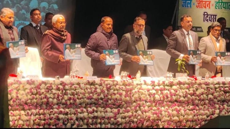 ज्ञान भवन में मुख्यमंत्री ने जल जीवन हरियाली के बहाने दी अफसरों को सीख।