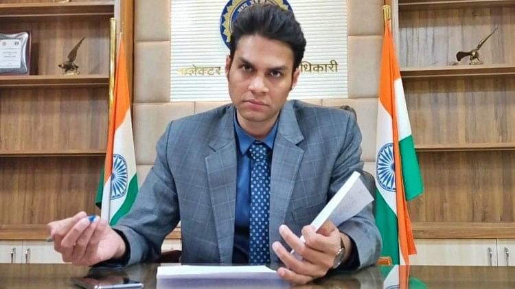 MP News: महिला को हितग्राही पोर्टल में बताया मृत, कलेक्टर ने रोजगार सहायक की सैलरी से दिलाई 14 महीने की पेंशन MP News: महिला को हितग्राही पोर्टल में बताया मृत, कलेक्टर ने रोजगार सहायक की सैलरी से दिलाई 14 महीने की पेंशन