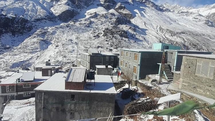 Himachal Weather: रोहतांग दर्रा और कोकसर में बर्फबारी, सिस्सू में गिरे फाहे, सात से बारिश-बर्फबारी के आसार लाहौल में हुई ताजा बर्फबारी।