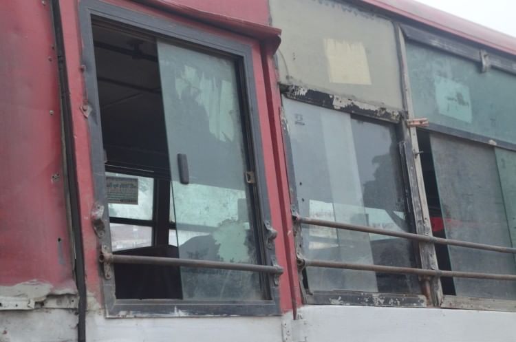 Glass missing, window broken, journey difficult in Sheetlahari