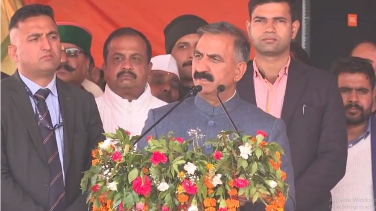 Jan Aabhar Rally: सीएम सुक्खू बोले- पूरे मंत्रिमंडल के साथ होगी पहली कैबिनेट, ओपीएस, एक लाख नौकरियां देंगे जन आभार रैली में संबोधन करते मुख्यमंत्री सुखविंद्र सिंह सुक्खू।