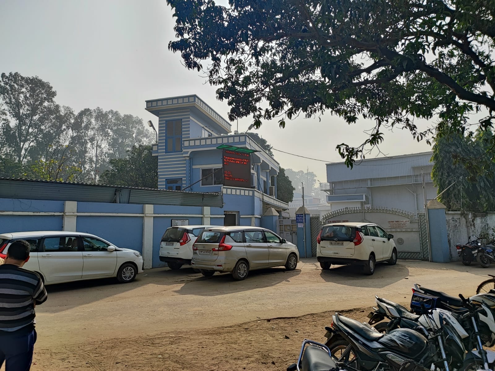 Income Tax Raid: Raids continue at hideouts of BSP MP Haji Fazlur Rahman, many important clues have been found