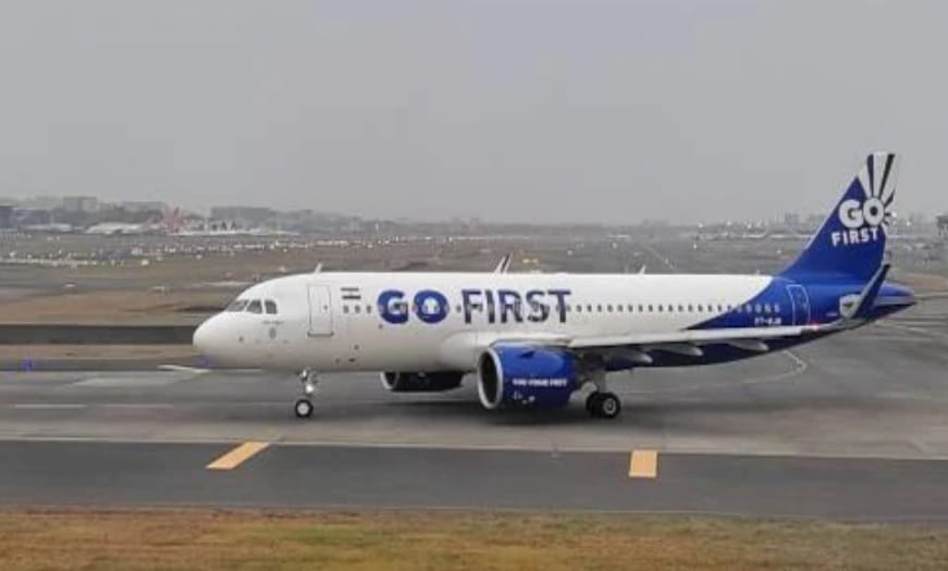 142 passengers breathless: bird hit at the time of landing at Patna airport, pilot saved the accident