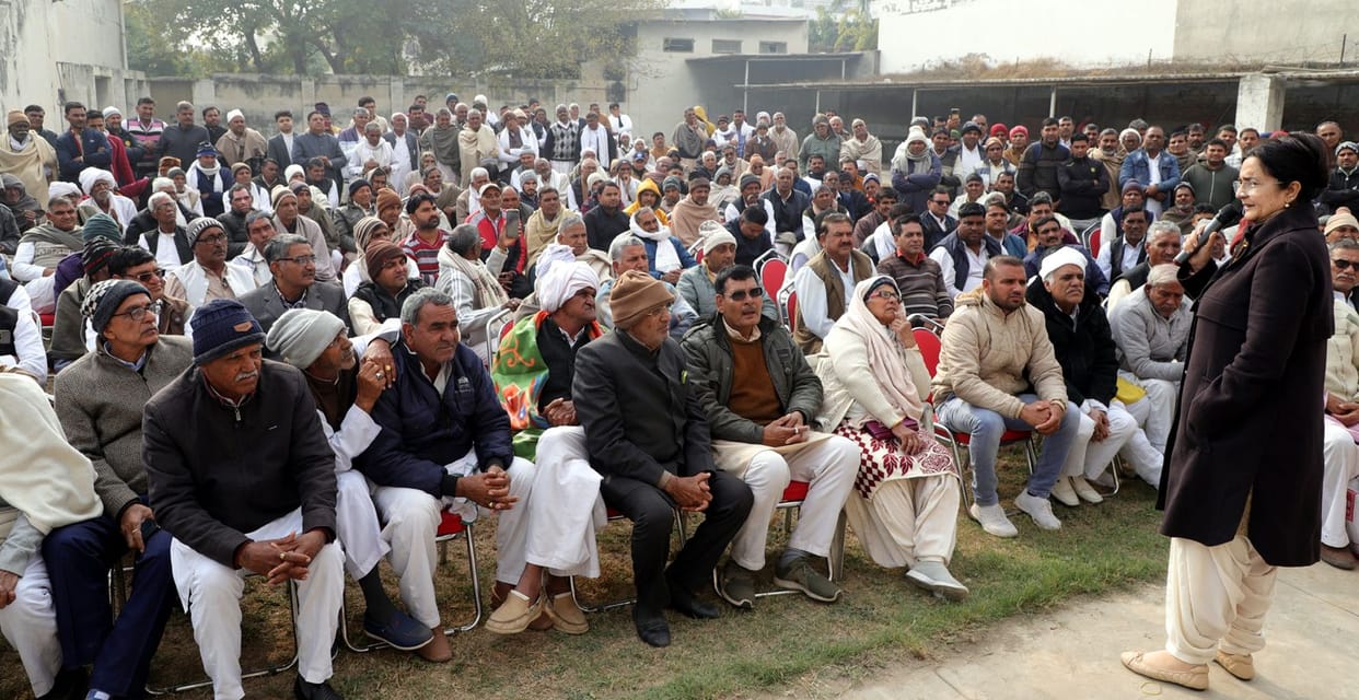 Kiran took a meeting of workers of six districts after coming from Rohtak
