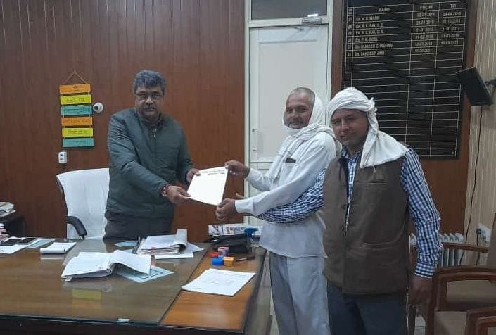 Raised the issue of difficulty in getting daughters bus along with the problem of farmers