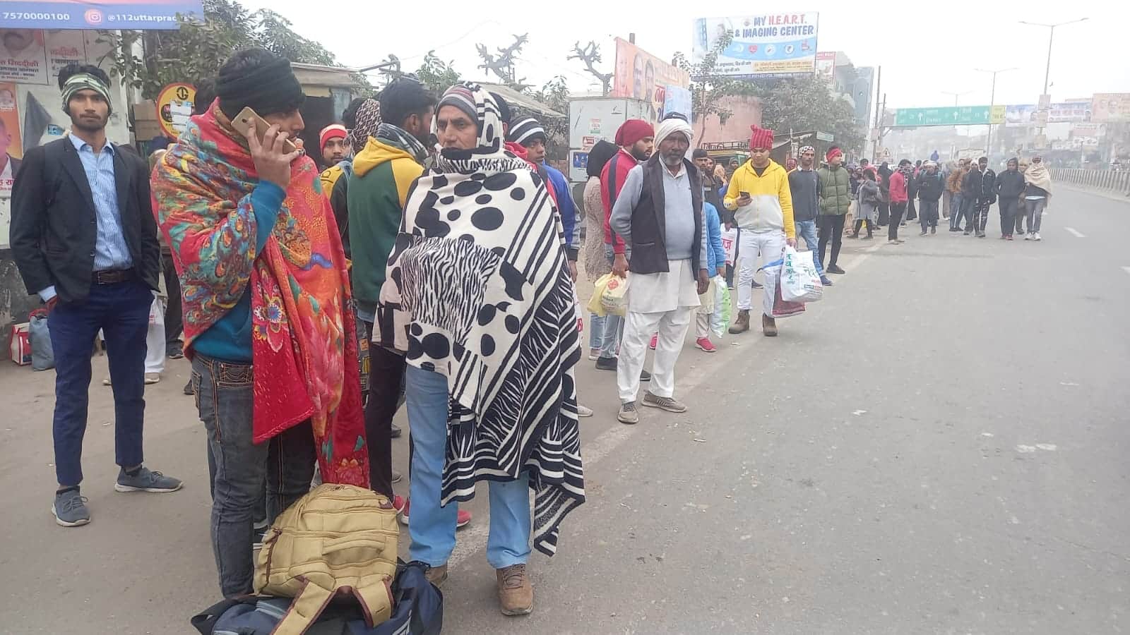 Bharat Jodo Yatra: Trouble increased due to route diver in Baghpat, people travel risking their lives