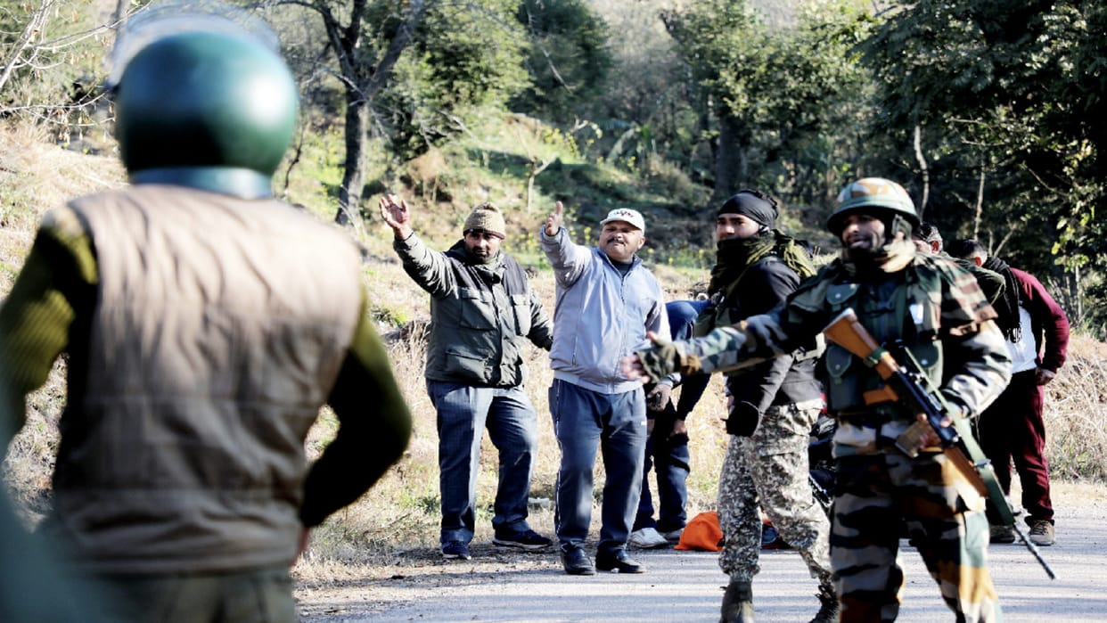 Angry mob pelted stones at ADGP and Divcom in Dhangri village