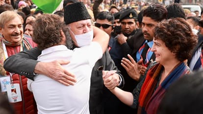 Farooq Abdullah attended Bharat Jodo Yatra in Ghaziabad up with Rahul gandhi and Priyanka gandhi