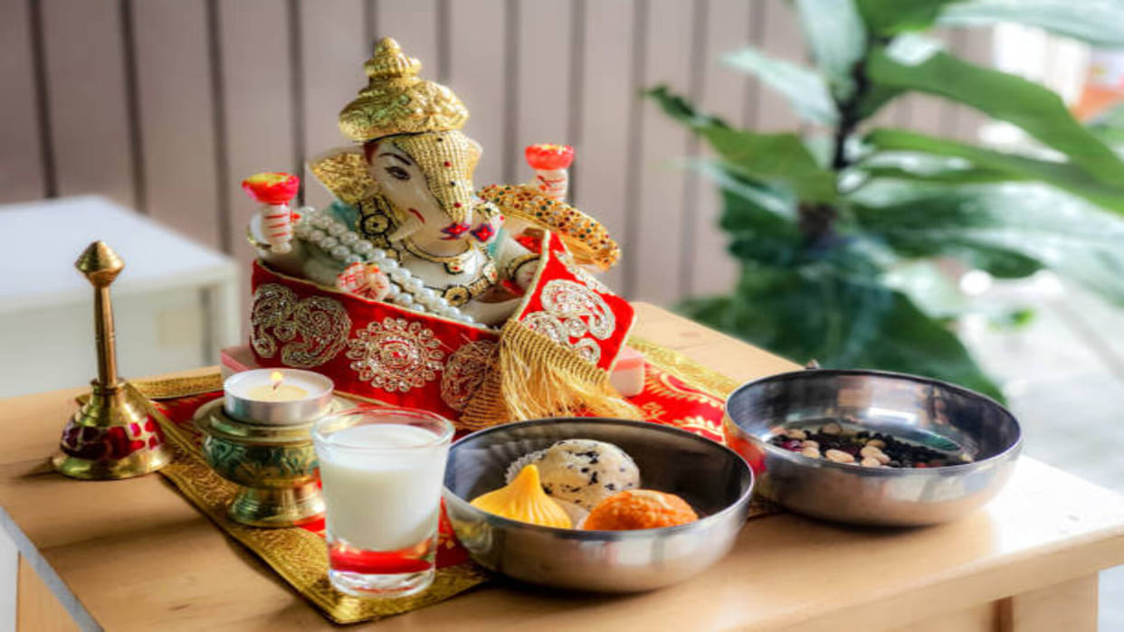 Jai Dev Jai Dev Jai Mangal Murti Aarti Lyrics in Hindi
