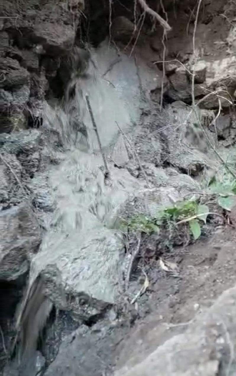 Cracks in JP Colony, buttress collapsed, water seepage behind hill