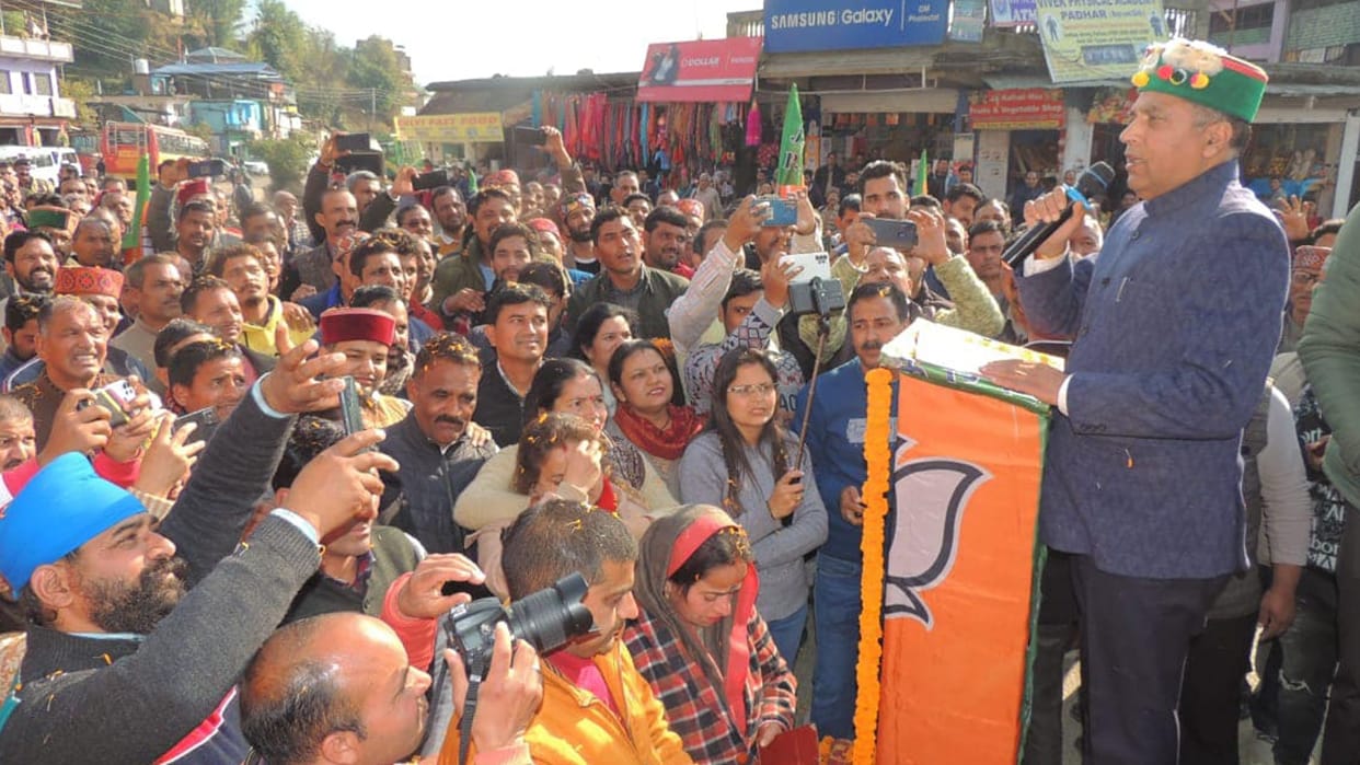 jairam thakur targets sukvinder sukhu government over de-notifying offices