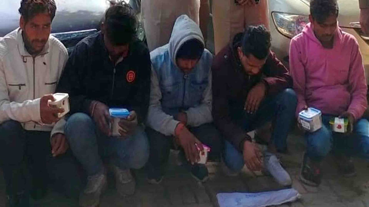Auraiya: Five thieves arrested with two stolen cars