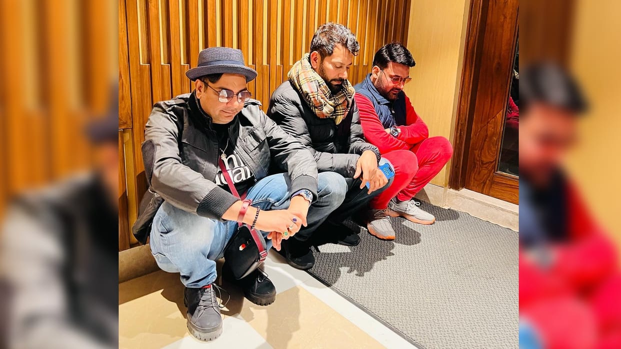 kapil sharma share pics with Mukesh Chhabra and singer Jassi fans asks are you in jail
