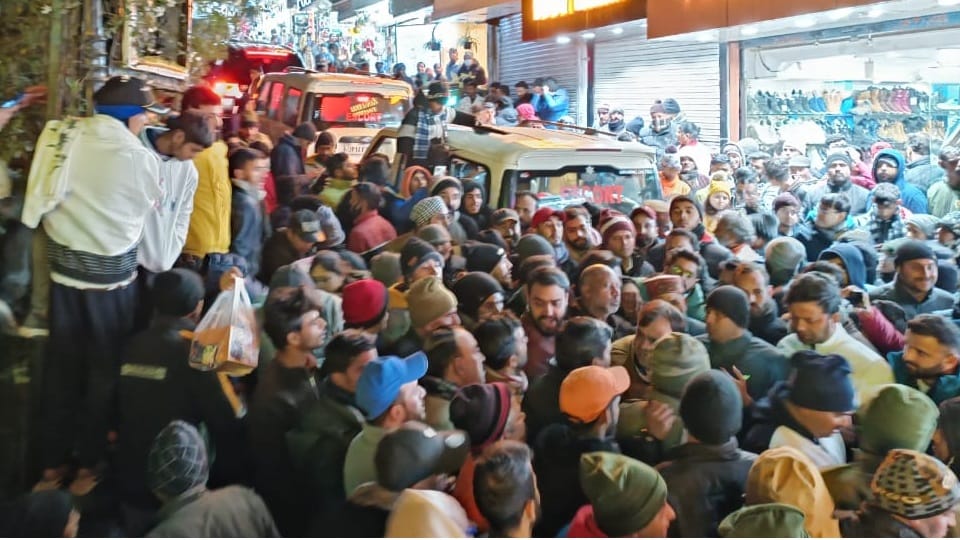 Mussoorie: Ruckus After Delhi liquor Businessman guard beat up local trader