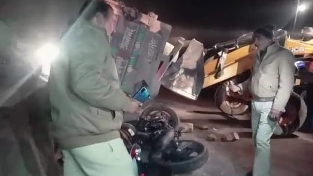 Three died due to bike collided with tractor-trolley in Chhatarpur