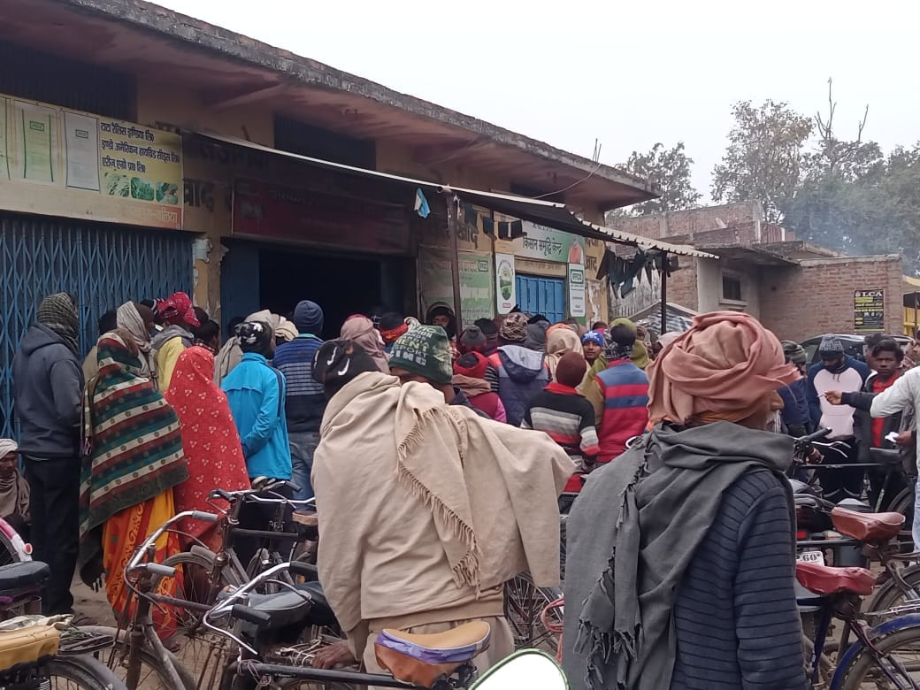 Urea shortage persists, fight for fertilizers on cooperatives