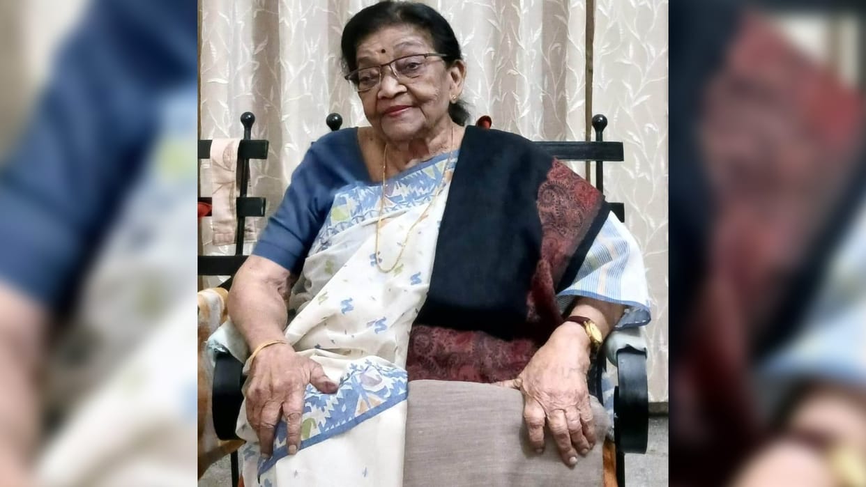 legendary Singer Sumitra sen dies at age 89 in kolkata CM Mamta Banerjee give condolence to her