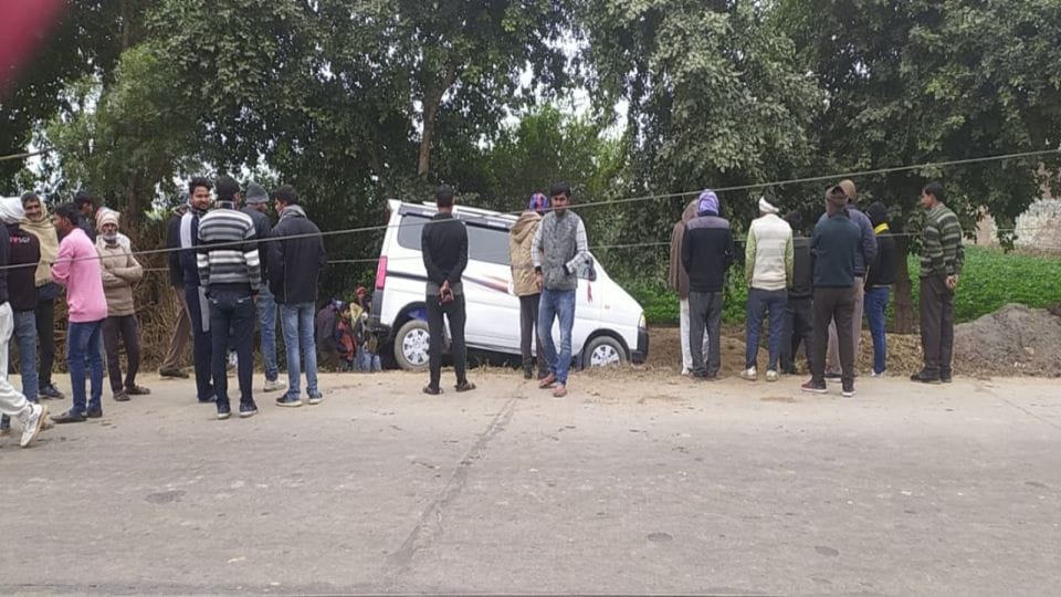 School van collided with roadside electric pole in Agra