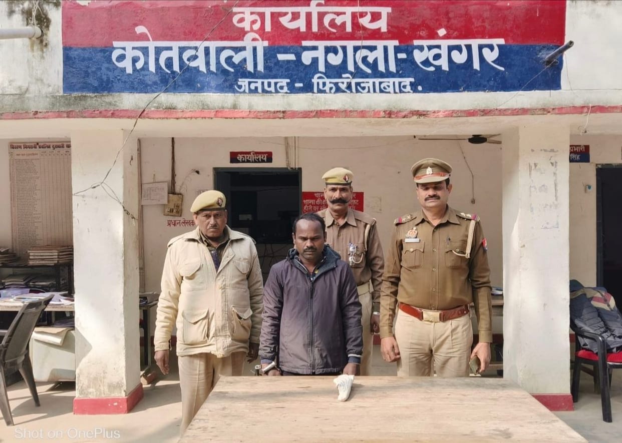 25 thousand rupees prize crook arrested with pistol