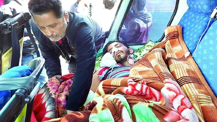 जम्मू कश्मीर: राजोरी हमले में दो और घायलों की हालत नाजुक, प्रिंस और सानवी ढांगरी ब्लास्ट में हुए थे जख्मी ढांगरी हमले में घायल प्रिंस को एयर लिफ्ट किया गया