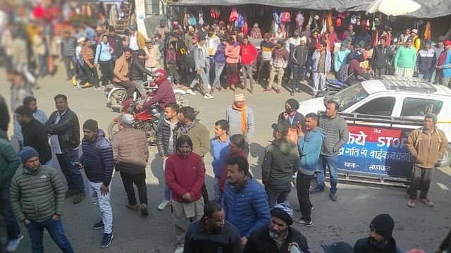 आग लगने से मची अफरातफरी(सभार अमर उजाला आग लगने से मची अफरातफरी