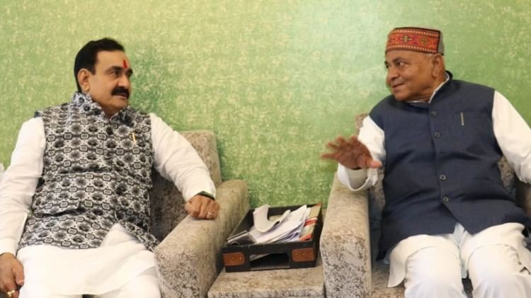 MP News: अश्लील सीडी पर सियासत, नरोत्तम बोले- भजन की उम्र में गजल की कोशिश ना करें, नेता प्रतिपक्ष मिलने आ गए MP News: अश्लील सीडी पर सियासत, नरोत्तम बोले- भजन की उम्र में गजल की कोशिश ना करें, नेता प्रतिपक्ष मिलने आ गए