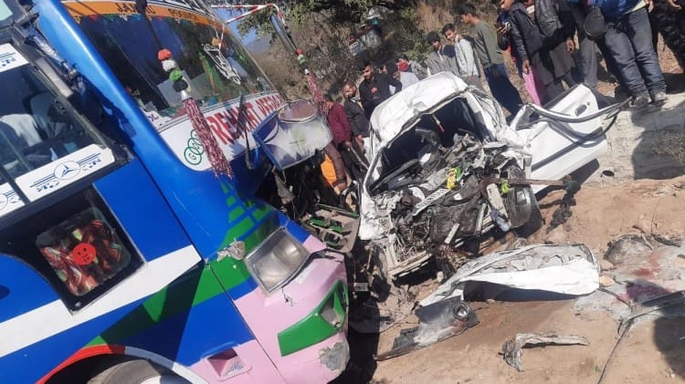 Rajouri Accident: नौशेरा में बस और कार की टक्कर, गर्भवती महिला सहित दो की मौत, दो घायल Rajouri Accident