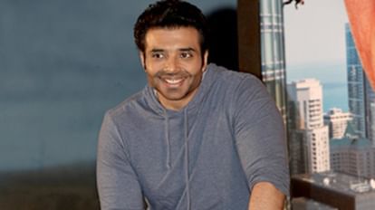 Uday Chopra:नौ साल में एक फिल्म नहीं, फिर भी आलीशान जिंदगी जीते हैं उदय  चोपड़ा, प्रॉपर्टी जान रह जाएंगे हैरान - Uday Chopra Birthday Special Yash  Raj Chopra Son Aditya Brother Net Worth Lifestyle Career Salary Love Life -  Entertainment News: Amar Ujala