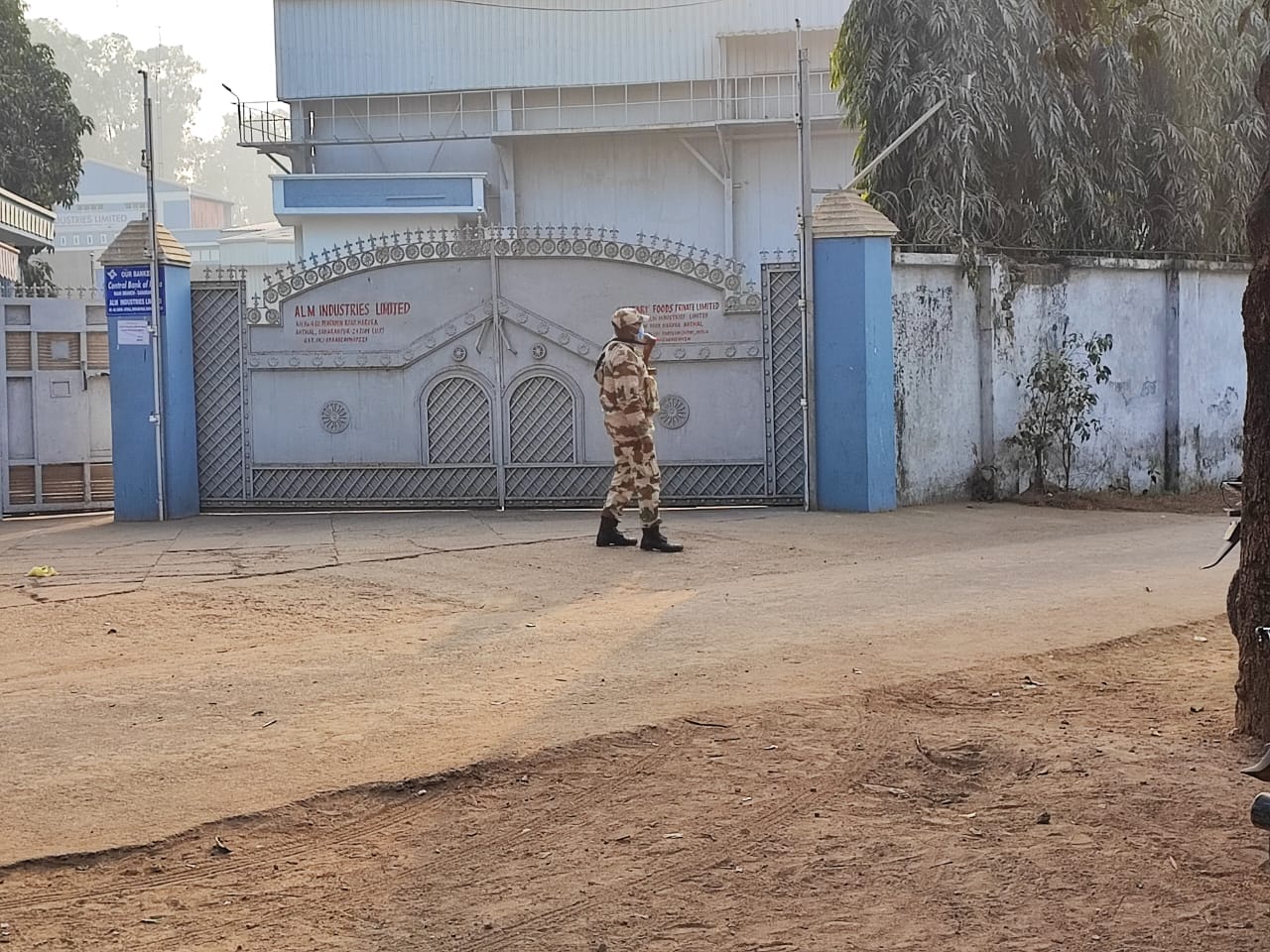 Income Tax Raid: Raids continue at hideouts of BSP MP Haji Fazlur Rahman, many important clues have been found