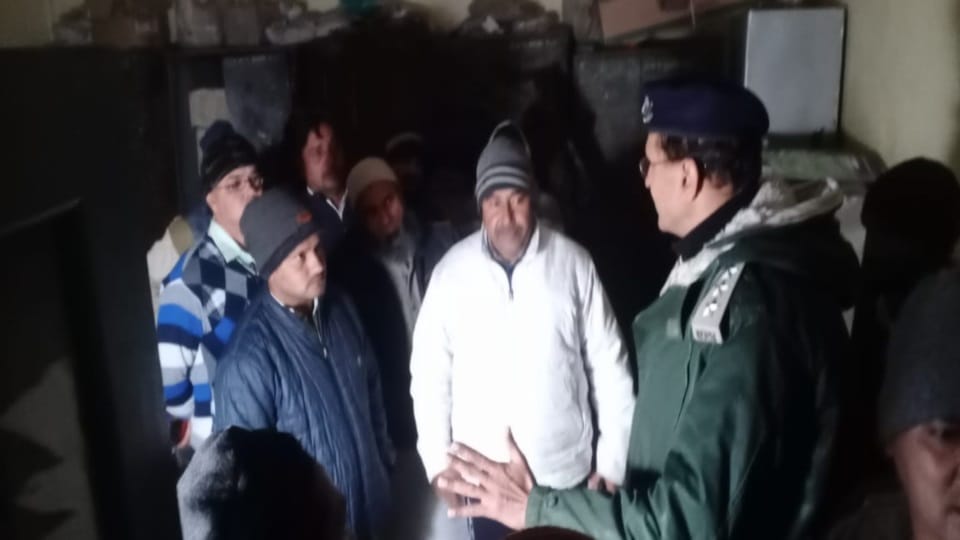 Roorkee News: Nagar Palika Chairman and MLA Fight over bonfire wood