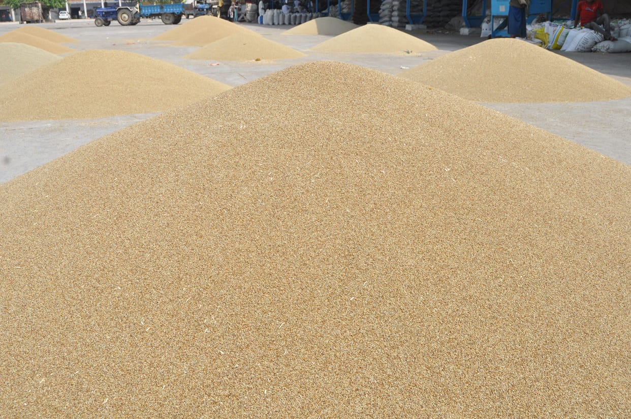 Dilemma: Officers entangled in the exchange of eight crores, farmers trapped in the vortex of Bhavantar
