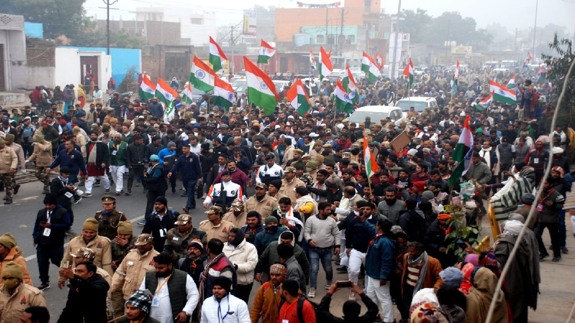 Rahul Gandhi did panchayat with skilled people in Baghpat and met grandmother Prakashi Tomar