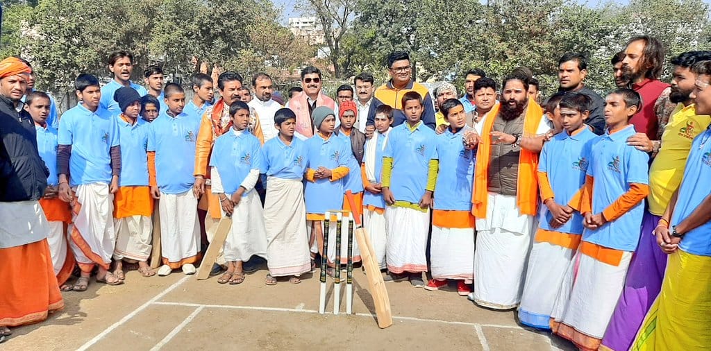 Bhopal News: Cricket in dhoti-kurta in Bhopal, commentary and umpiring in Sanskrit instead of Hindi and Englis