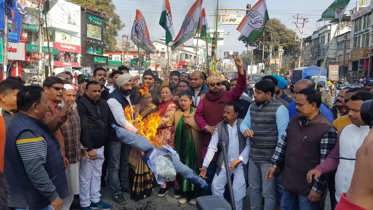 Congress protests against hike in gas and electricity prices