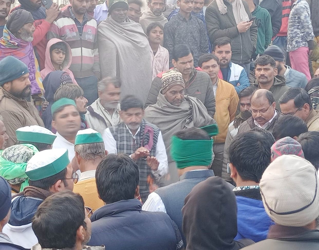Dharna by sitting in the river for the construction of bridge on Hindon